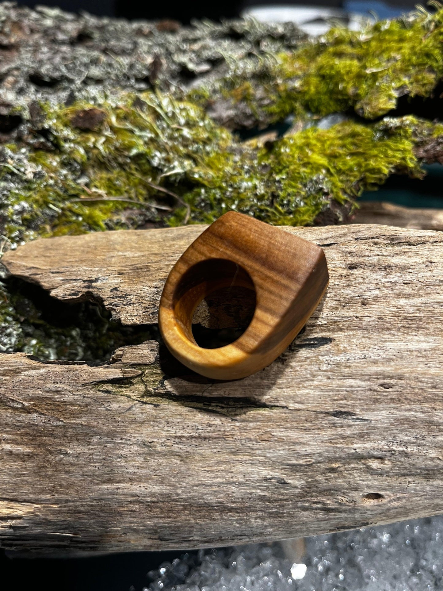 Träsmycken /Handmade Large wood ring - Träsmycken Hantverk- Bessie design handmade/ / Wooden jewelry