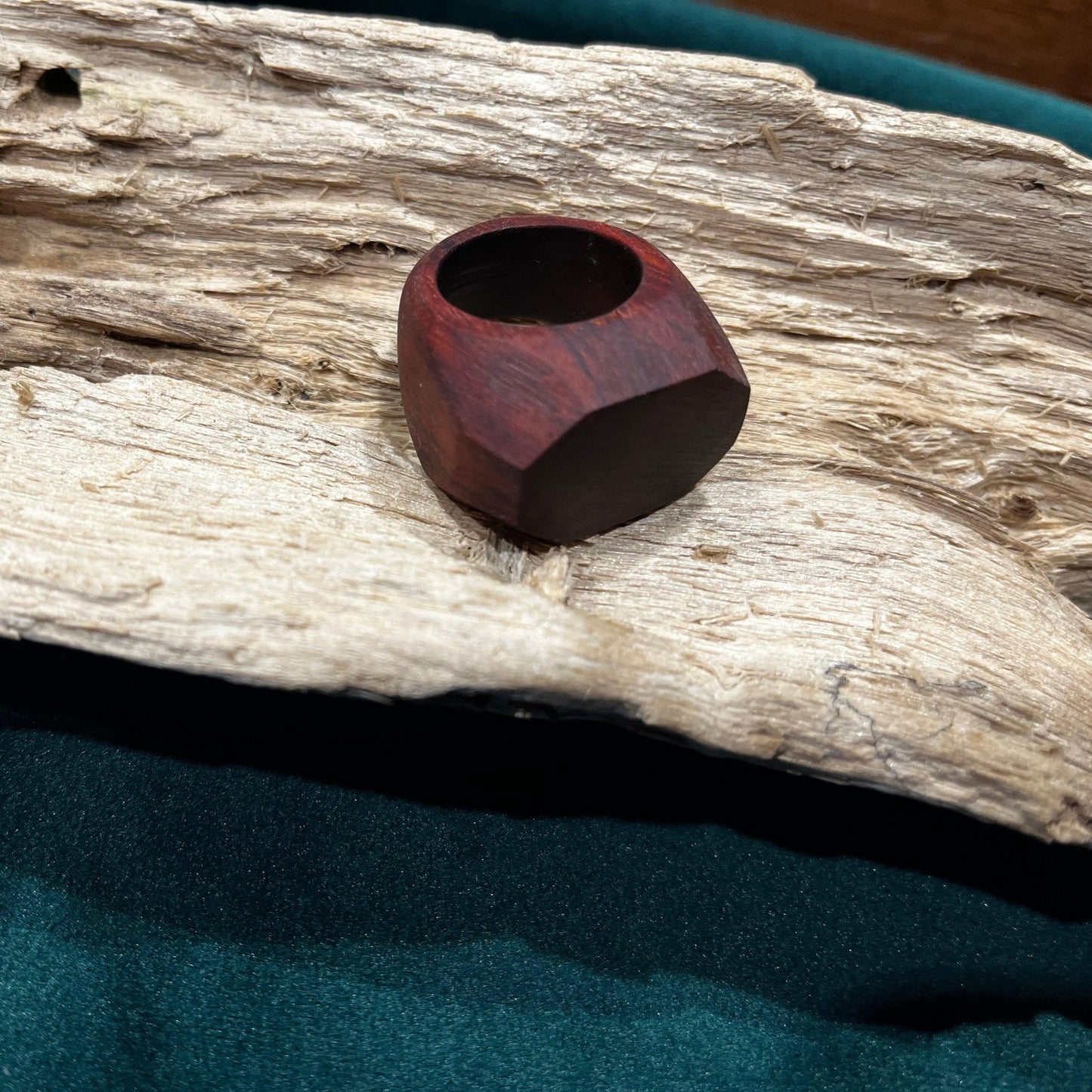 Träsmycken /Handmade Large wood ring - Träsmycken Hantverk- Bessie design handmade/ / Wooden jewelry