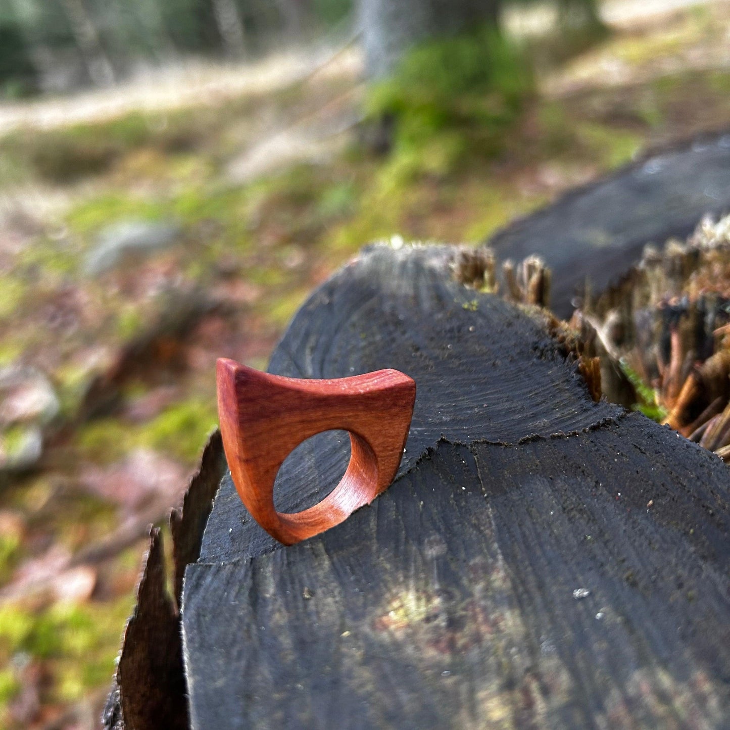 Träsmycken /Handmade Small wood ring - Träsmycken Hantverk- Bessie design handmade/ / Wooden jewelry