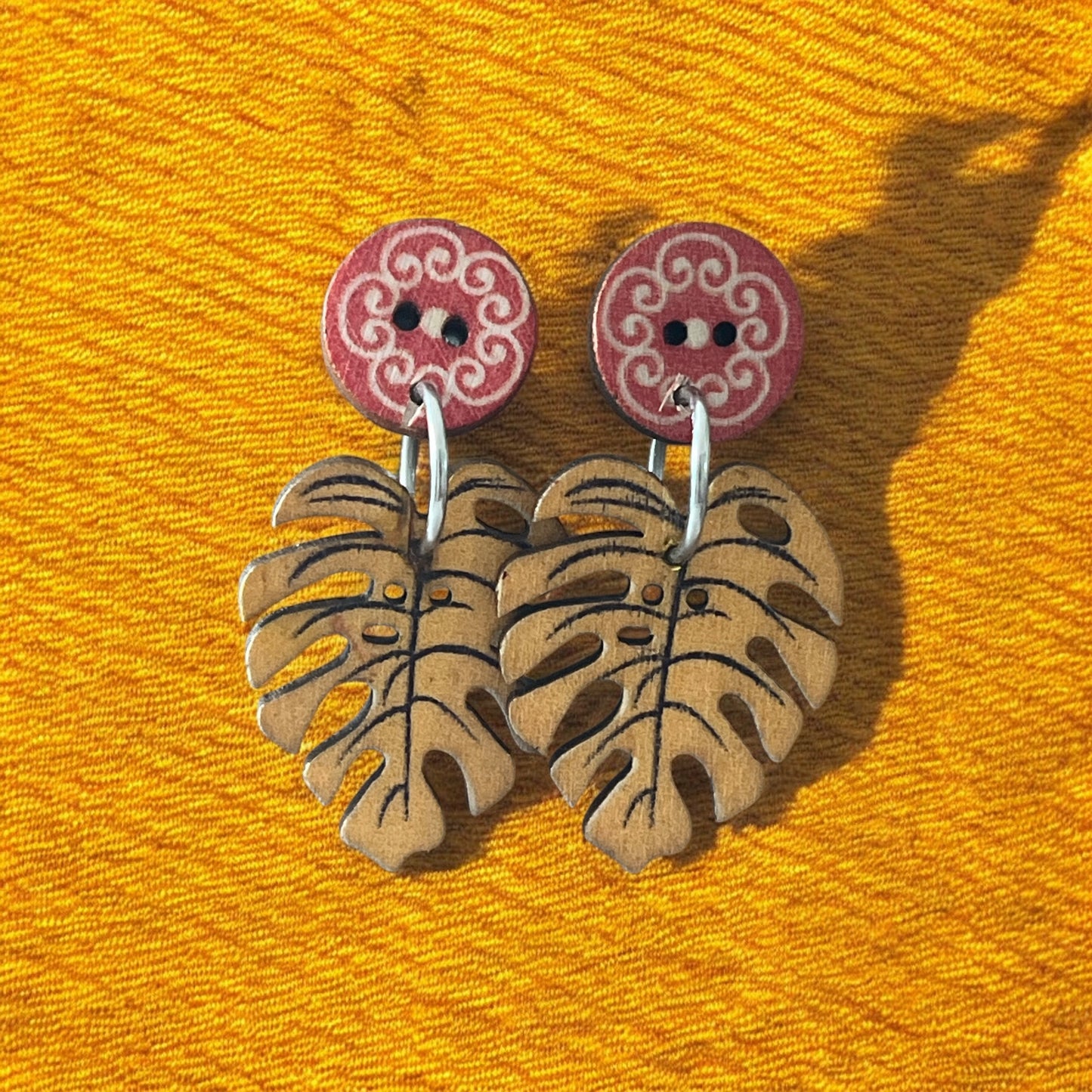 Earrings painted Wood Leaves and flowers - Träsmycken Hantverk- Bessie design handmade/ / Wooden jewelry