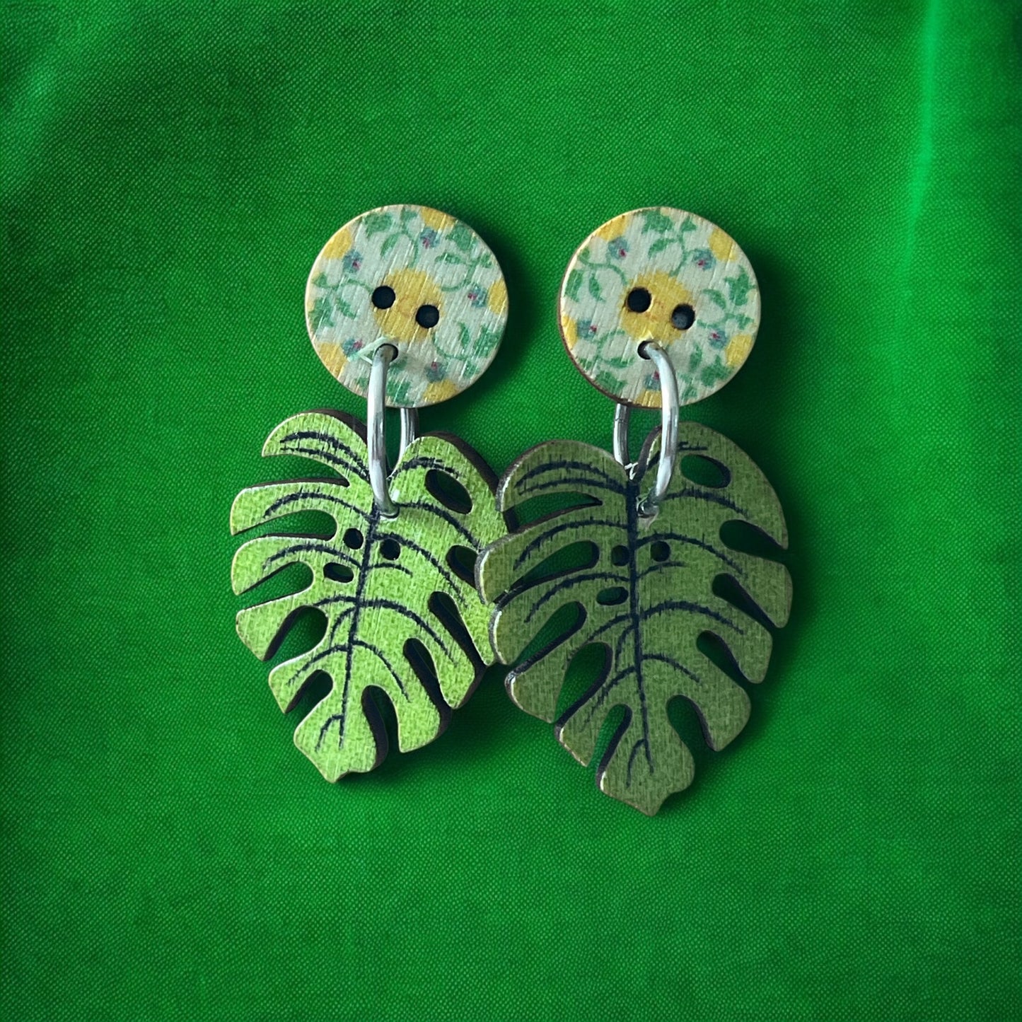 Earrings painted Wood Leaves and flowers - Träsmycken Hantverk- Bessie design handmade/ / Wooden jewelry