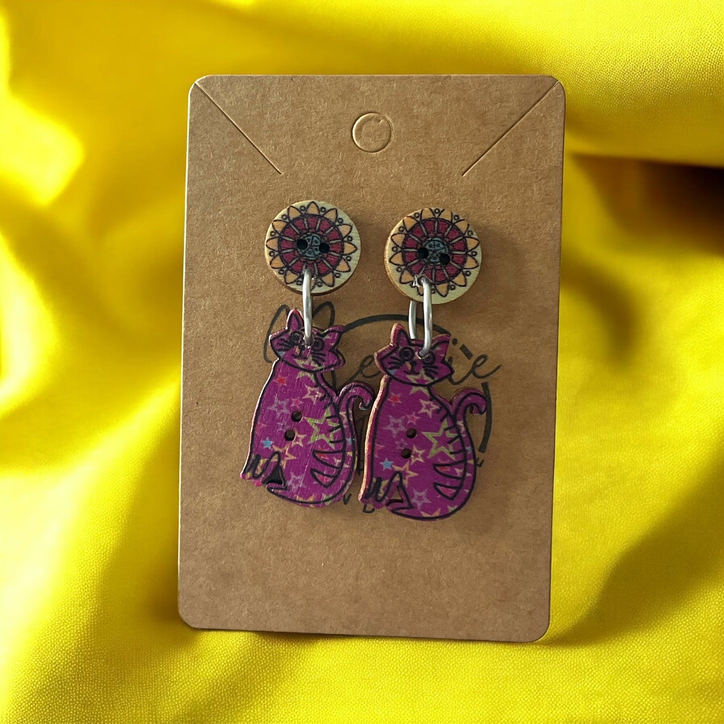 Earrings painted Wood Cats - Träsmycken Hantverk- Bessie design handmade/ / Wooden jewelry