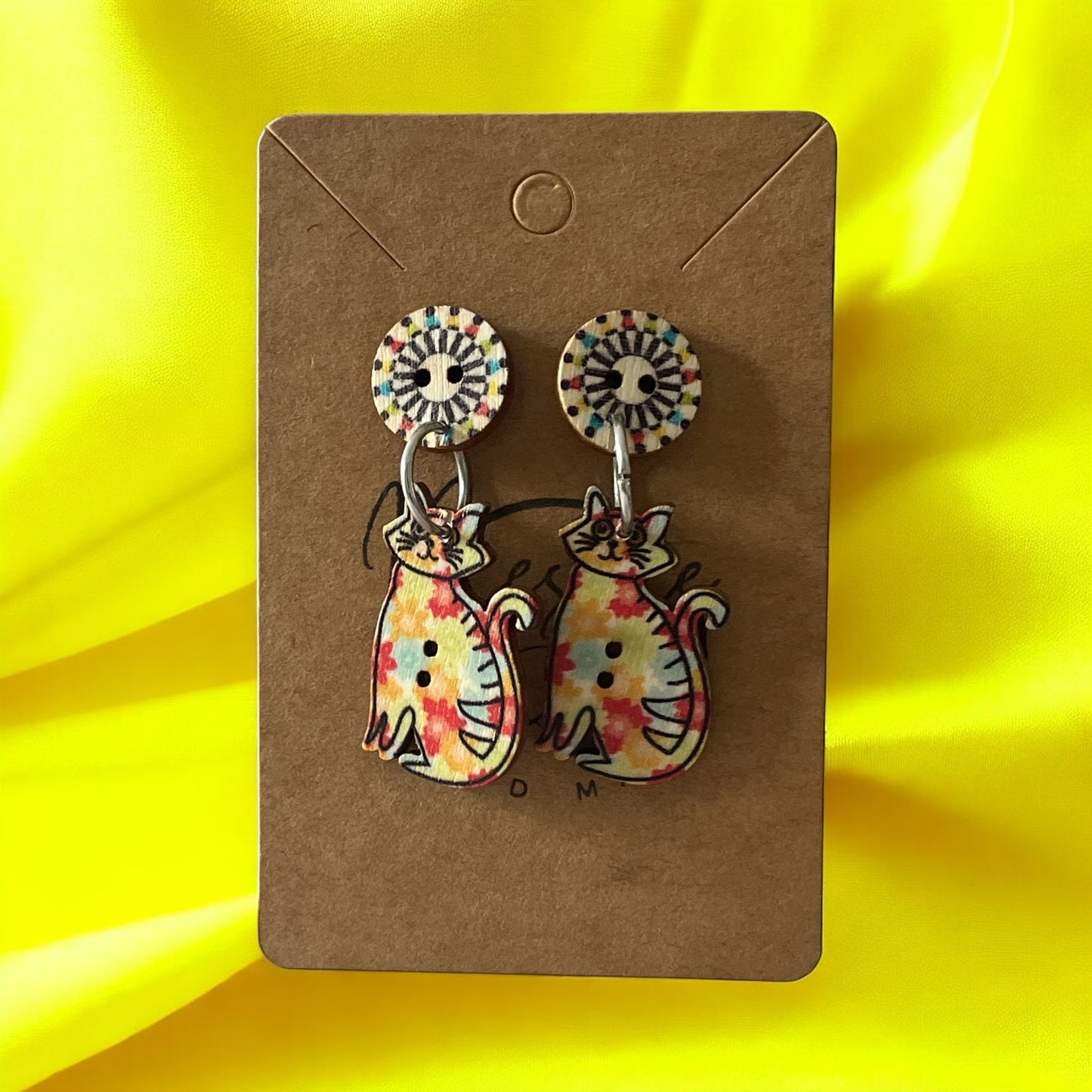 Earrings painted Wood Cats - Träsmycken Hantverk- Bessie design handmade/ / Wooden jewelry