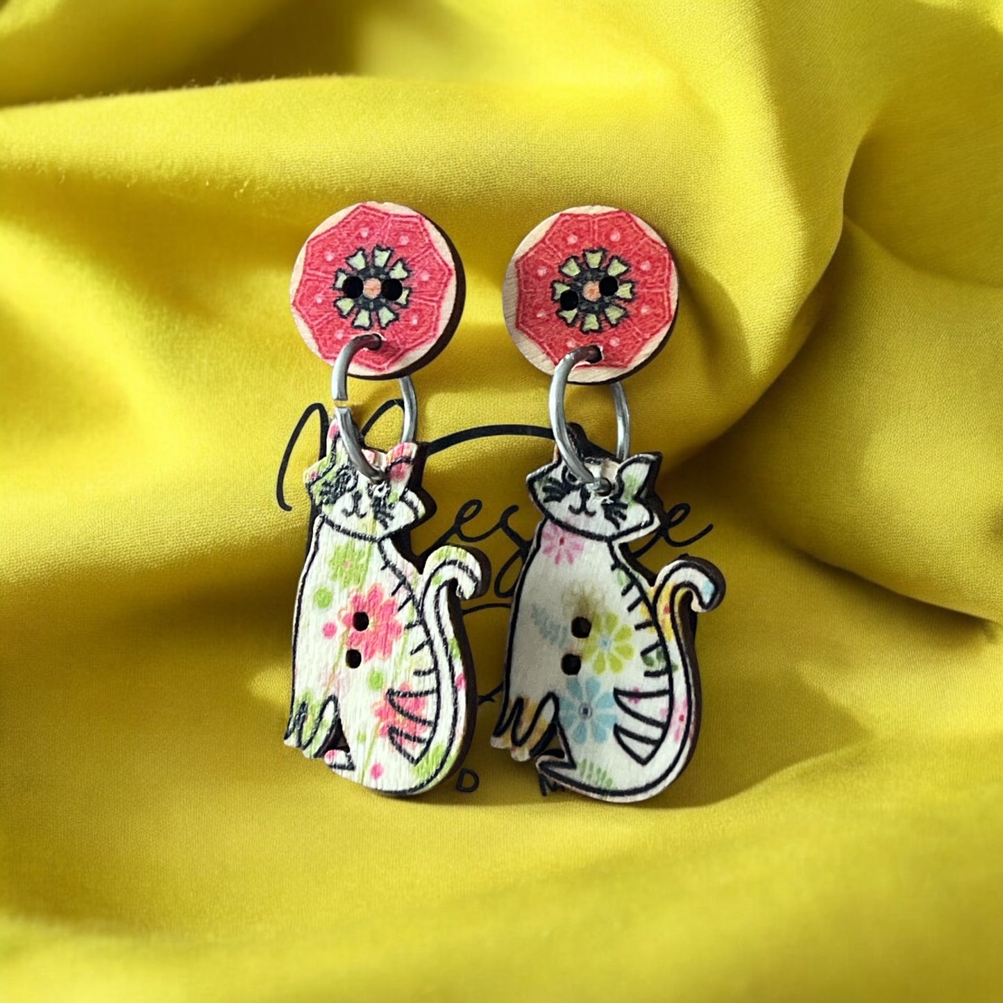 Earrings painted Wood Cats - Träsmycken Hantverk- Bessie design handmade/ / Wooden jewelry