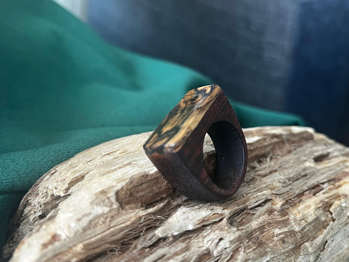 Träsmycken /Handmade Wood ring - Träsmycken Hantverk- Bessie design handmade/ / Wooden jewelry
