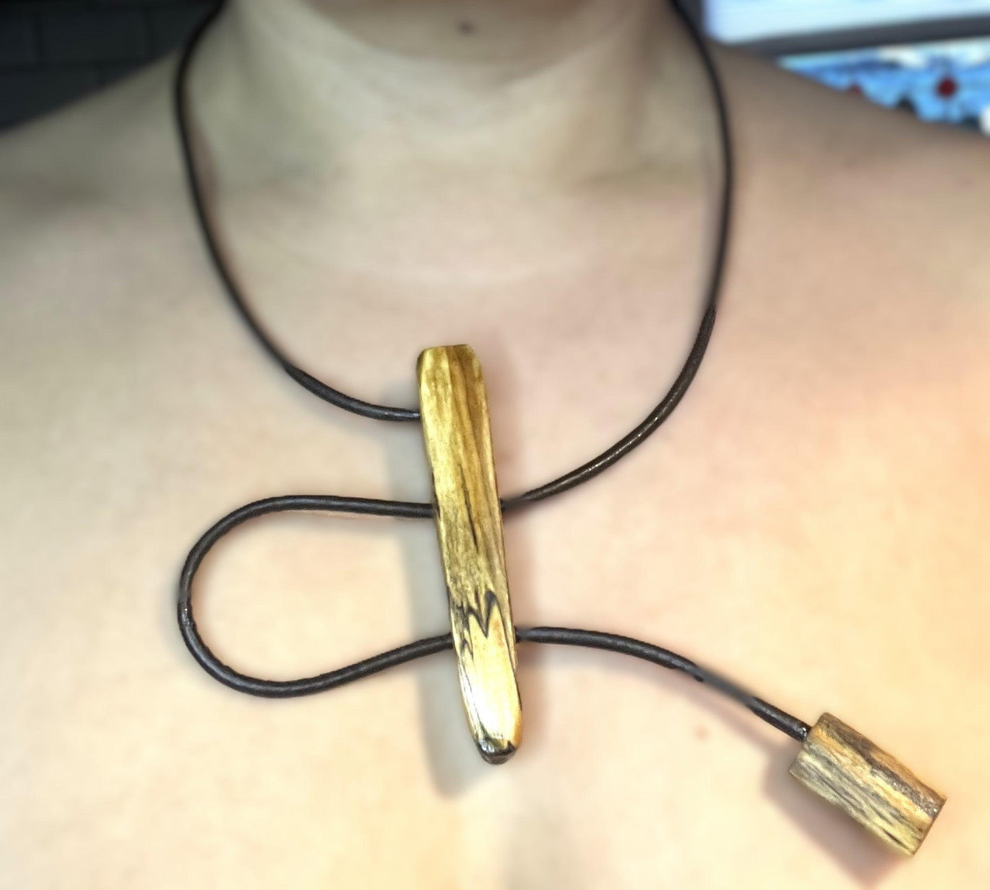 Träsmycken /Handmade Wood necklace - Träsmycken Hantverk- Bessie design handmade/ / Wooden jewelry