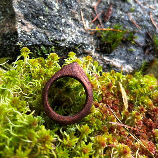 Träsmycken /Handmade Medium wood ring - Träsmycken Hantverk- Bessie design handmade/ / Wooden jewelry
