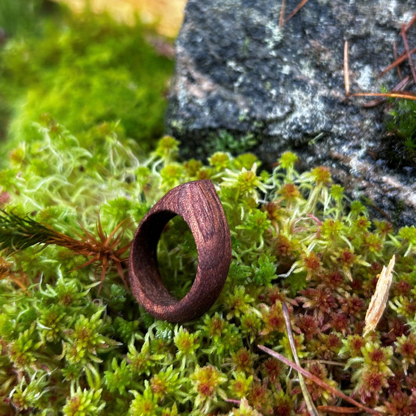 Träsmycken /Handmade Medium wood ring - Träsmycken Hantverk- Bessie design handmade/ / Wooden jewelry