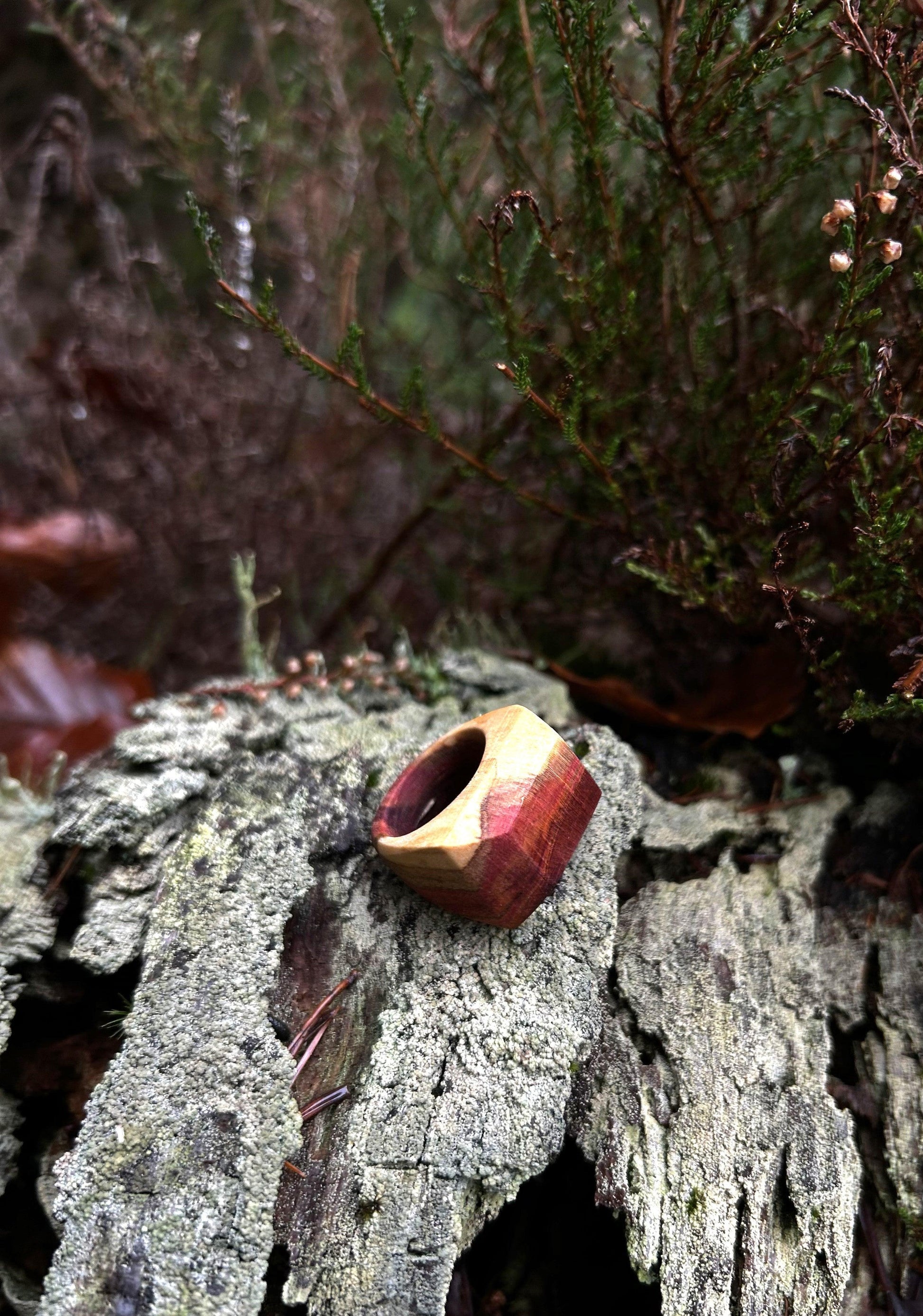 Träsmycken /Handmade Large wood ring - Träsmycken Hantverk- Bessie design handmade/ / Wooden jewelry