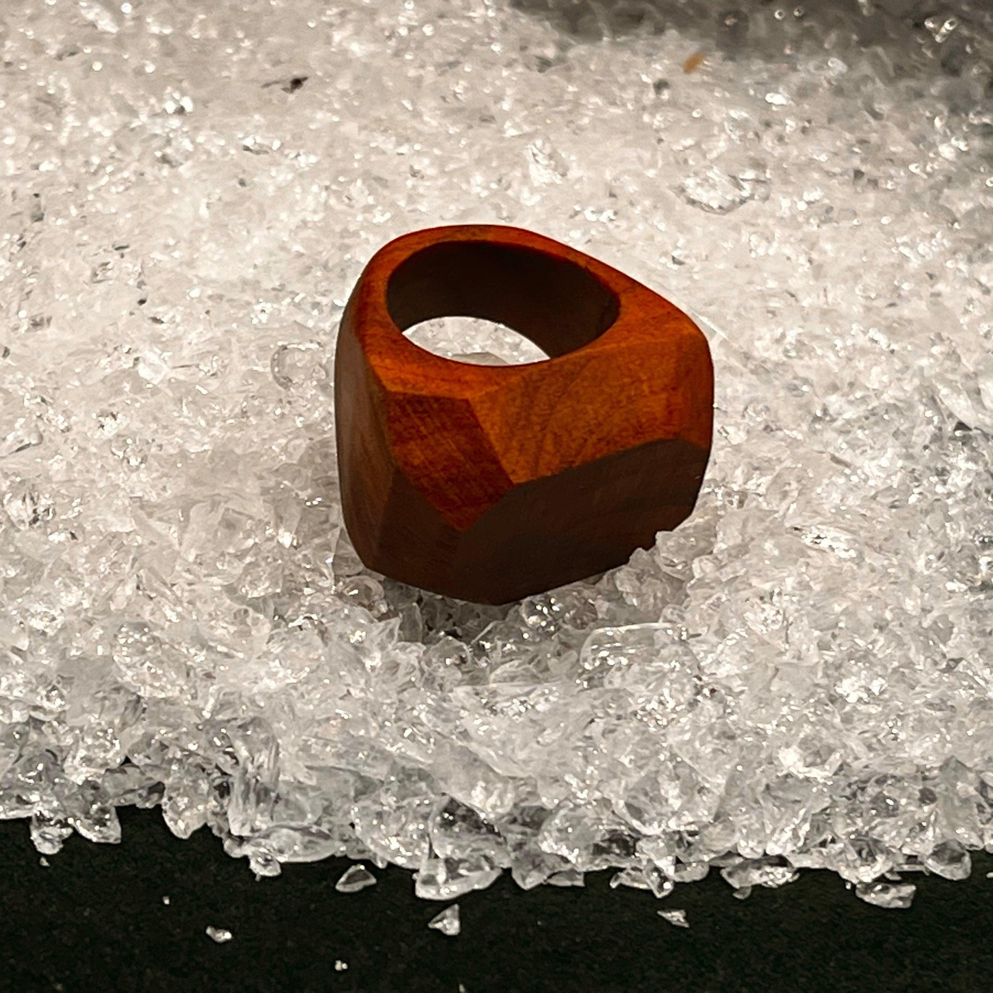 Träsmycken /Handmade Large wood ring - Träsmycken Hantverk- Bessie design handmade/ / Wooden jewelry