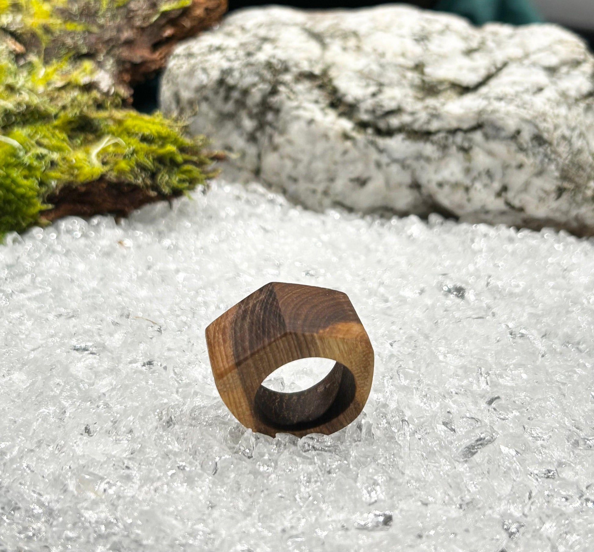 Träsmycken /Handmade Large wood ring - Träsmycken Hantverk- Bessie design handmade/ / Wooden jewelry