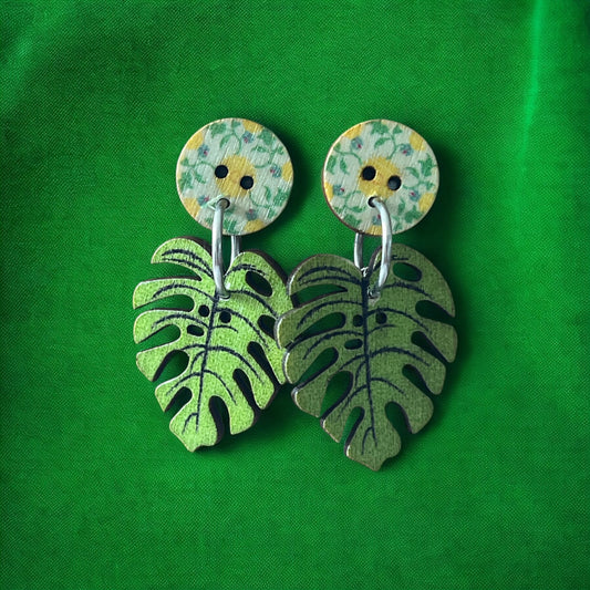Earrings painted Wood Leaves and flowers - Träsmycken Hantverk- Bessie design handmade/ / Wooden jewelry