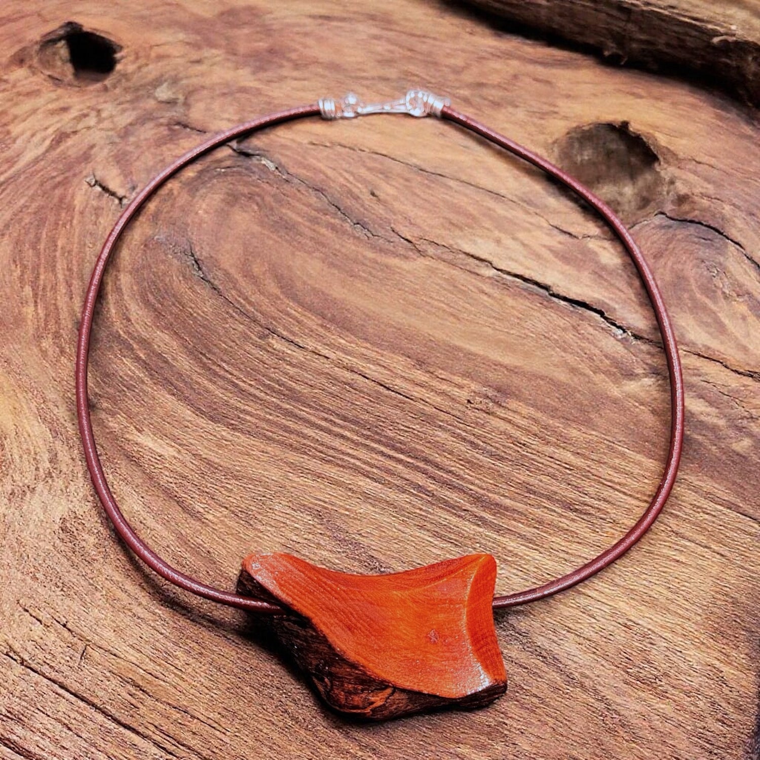 Träsmycken /Handmade Wood necklace - Träsmycken Hantverk- Bessie design handmade/ / Wooden jewelry