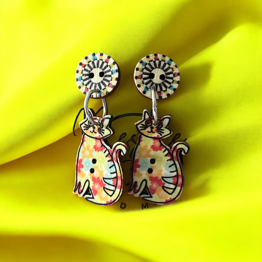 Earrings painted Wood Cats - Träsmycken Hantverk- Bessie design handmade/ / Wooden jewelry