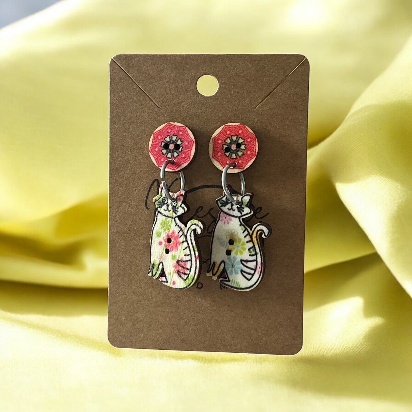 Earrings painted Wood Cats - Träsmycken Hantverk- Bessie design handmade/ / Wooden jewelry