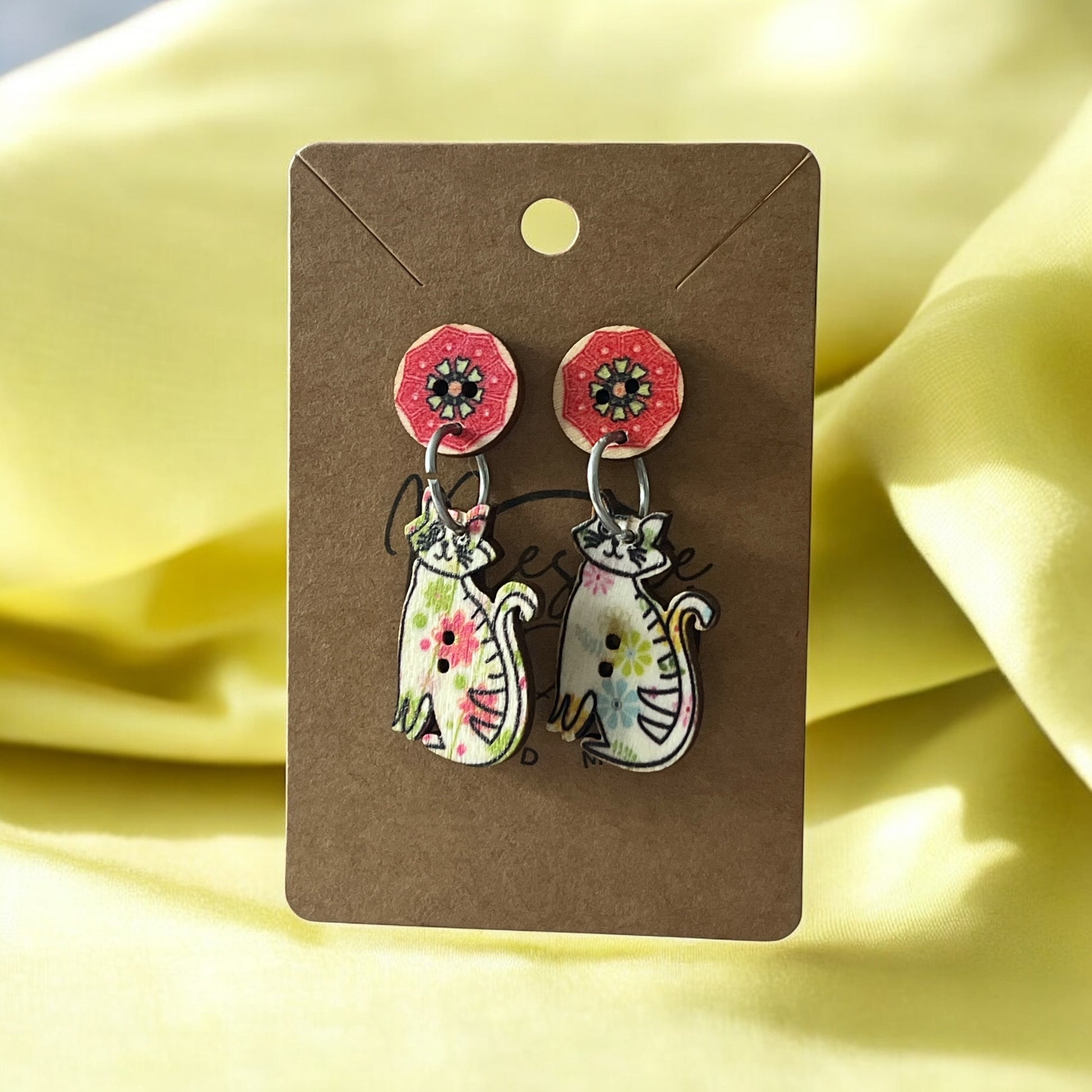 Earrings painted Wood Cats - Träsmycken Hantverk- Bessie design handmade/ / Wooden jewelry