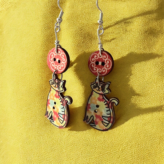 Earrings painted Wood Cats - Träsmycken Hantverk- Bessie design handmade/ / Wooden jewelry
