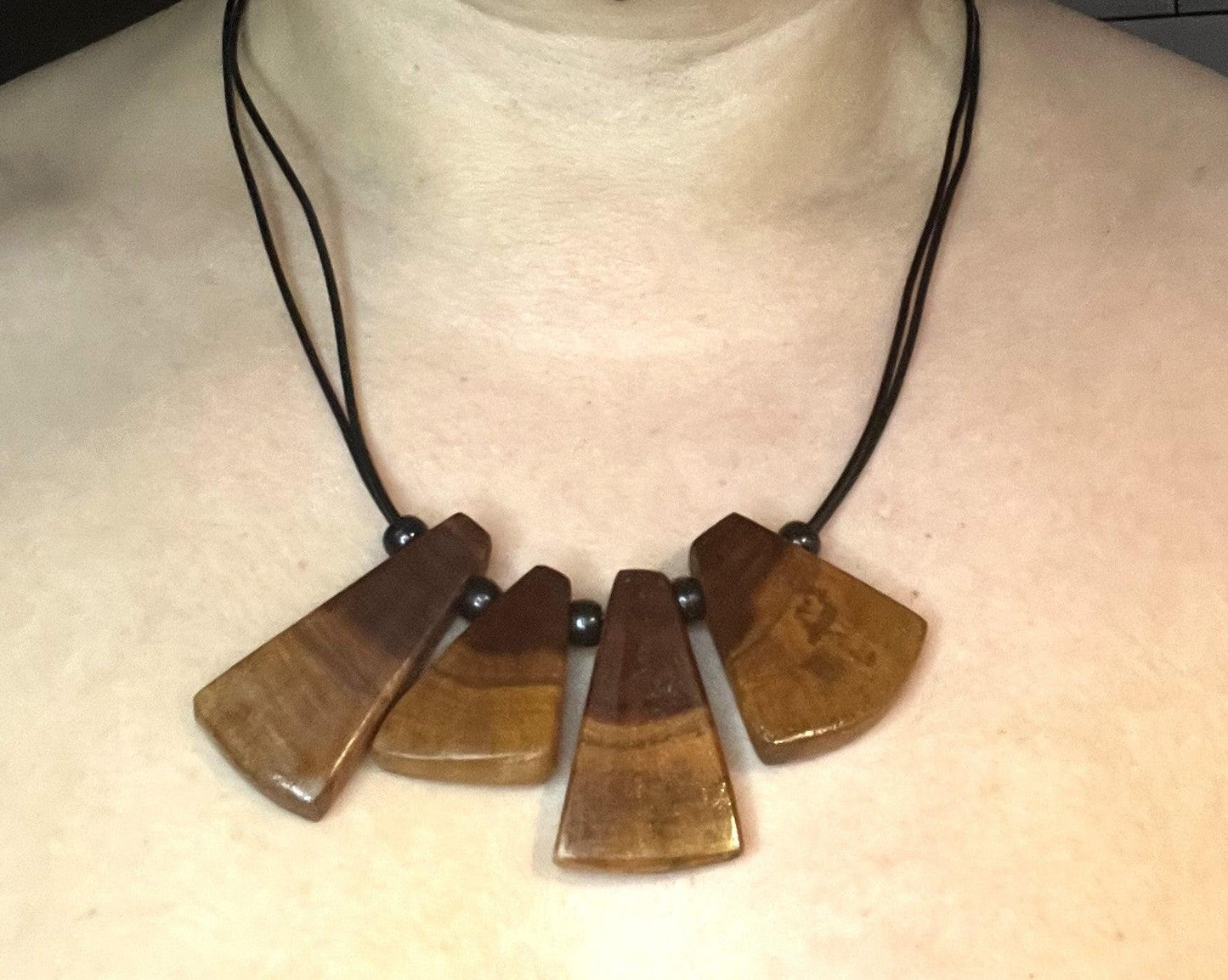 Träsmycken /Handmade Wood necklace