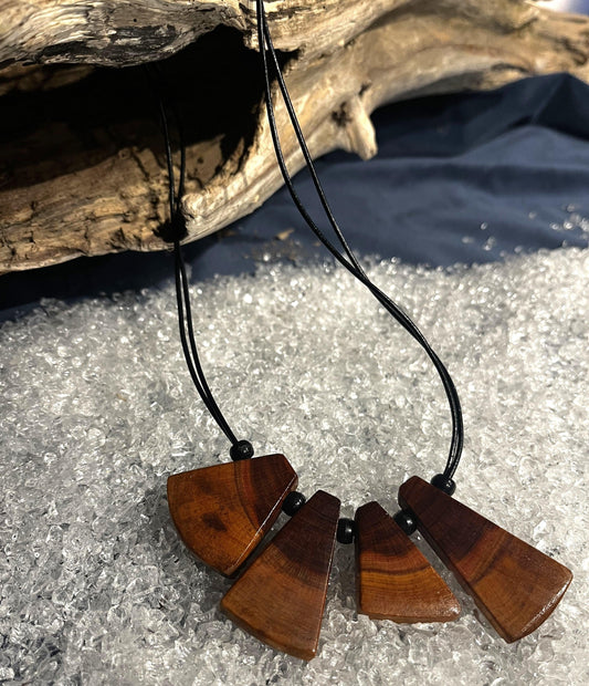 Träsmycken /Handmade Wood necklace