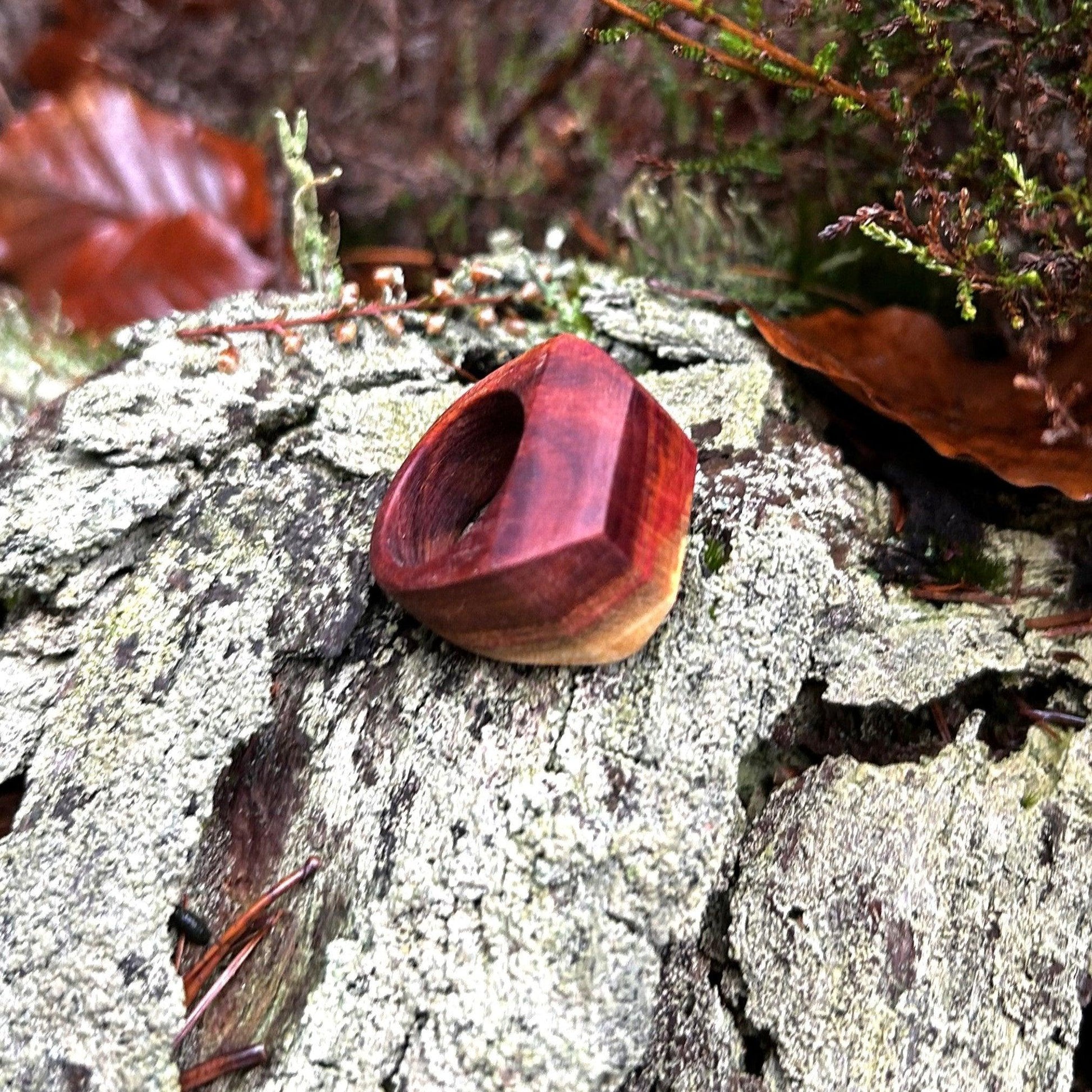 Träsmycken /Handmade Large wood ring - Träsmycken Hantverk- Bessie design handmade/ / Wooden jewelry